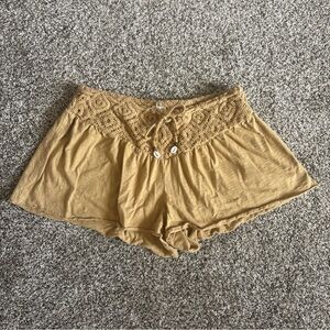 Aerie Boho Mustard Yellow Gold Flirty Crochet Beach Shorts Womens Size Medium